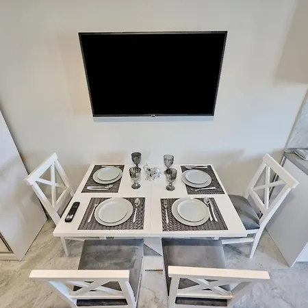 Studio 704 Mamaia N Inside 5 Stars First Line To The Sea